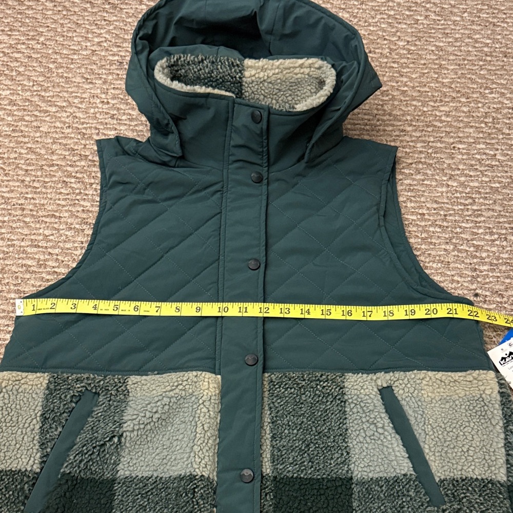 New Kavu Luna Peak Vest - women's large - plaid green hooded winter travel NWT - Picture 10 of 13